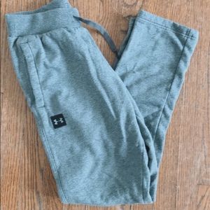 WOMANS UNDER AMOUR SWEATS